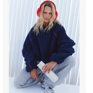 NWOT XS Free Flow Fleece
